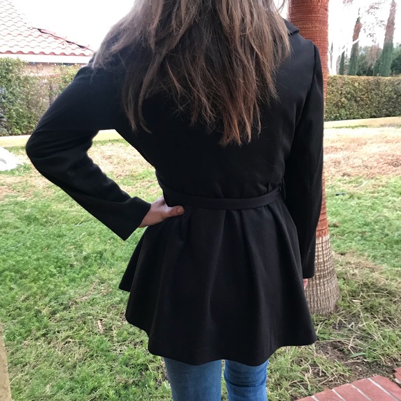 Black belted wrap coat with ruffles and buttons!🖤 - Picture 3 of 5